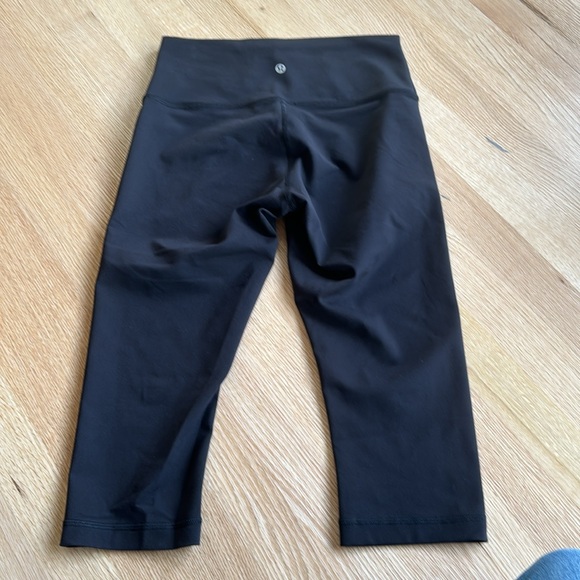 Authentic Lululemon cropped leggings - Picture 2 of 4